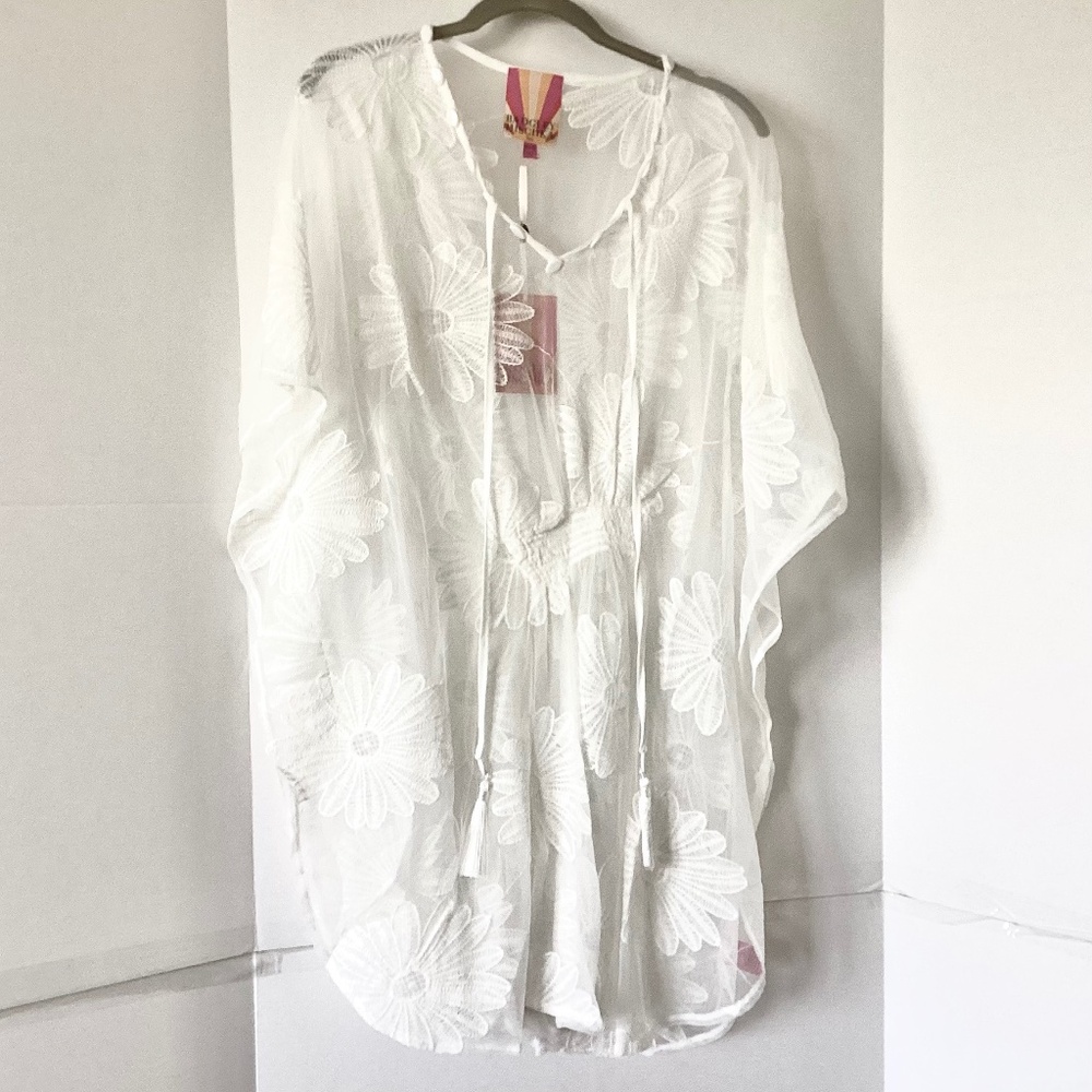 Badgley Mischka Sun Cover-Up. OS Color: Off White  - NEW